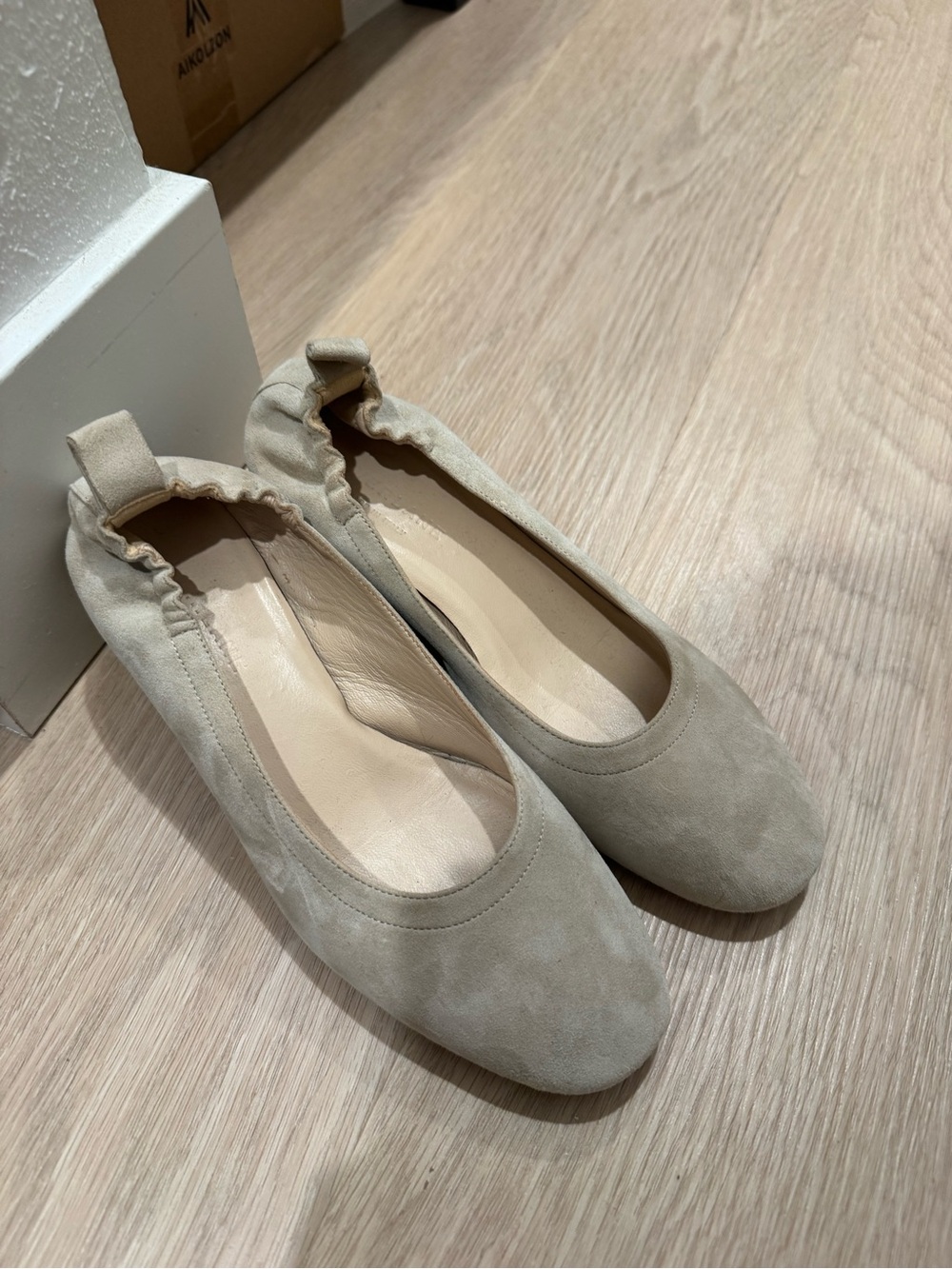 Everlane Suede Low Block Heel Shoes – Beige/Taupe – Women’s Size 5.5 - No Box